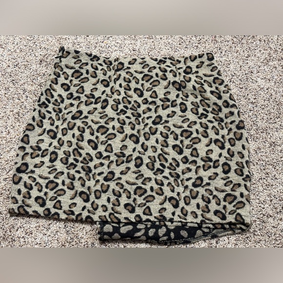 π Hayden Los Angeles Leopard Print Mini Skirt - Size Large π - Picture 2 of 12